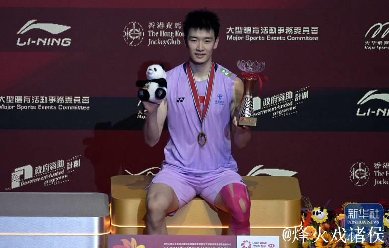 李诗沣夺男单冠军 国羽横扫香港公开赛五项桂冠 李诗沣夺男单冠军 国羽横扫香港公开赛五项桂冠